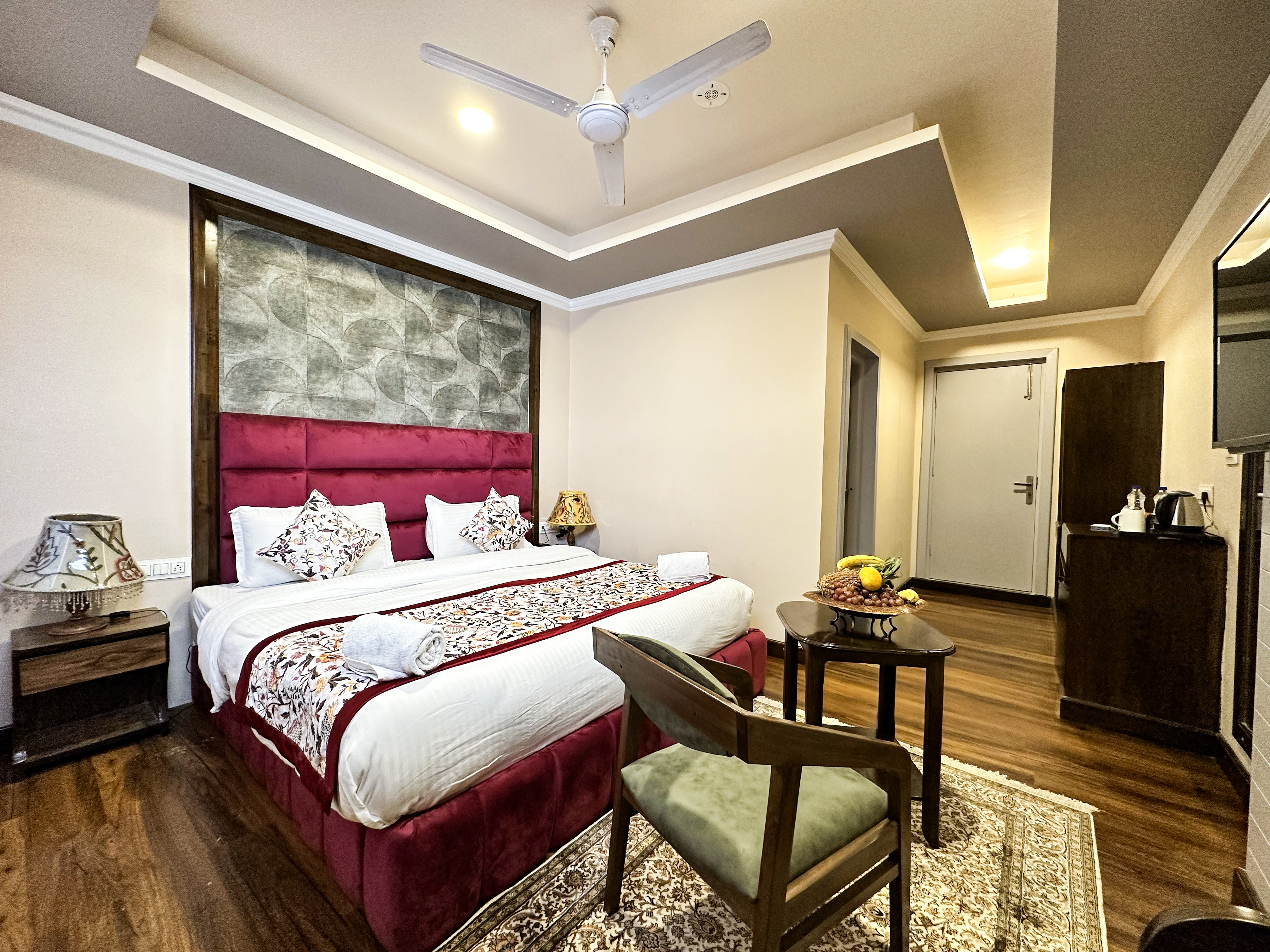 /s3/Grand Zamin Resort/PACKAGESMODEL/ffx6wddglismndot.jpg